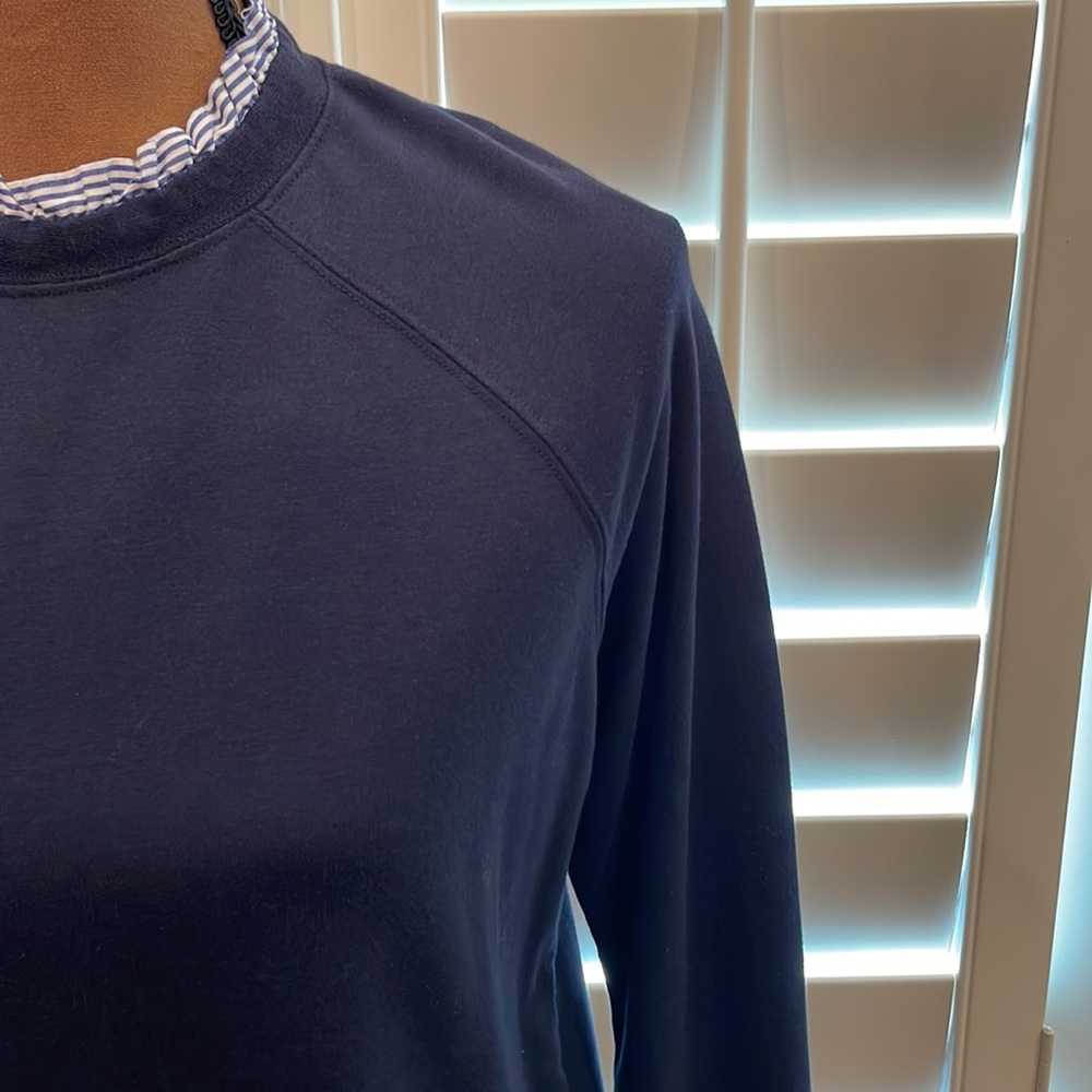 Navy blue pullover. - Picture 3 of 7